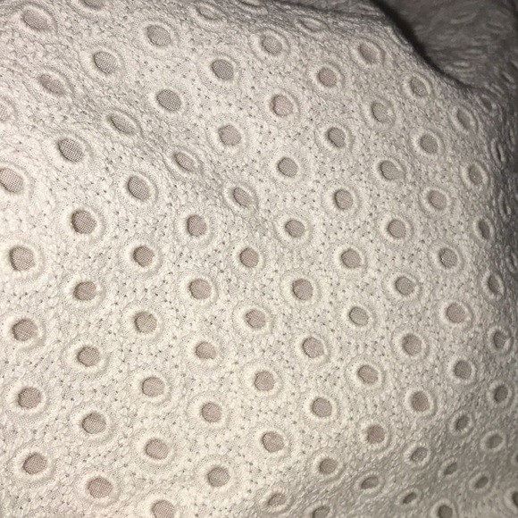 Diane  Von  Furstenberg  size 12 white pull on shorts pockets curve hem - Picture 5 of 16